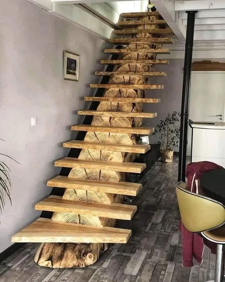 Escalier en bois massif à marches ouvertes